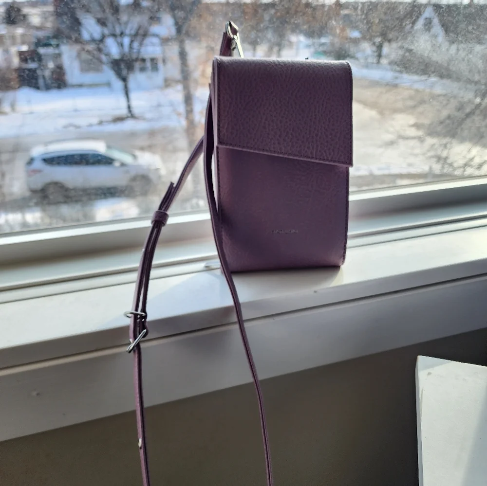** SOLD** Brand new Matt and Nat Crossbody Bag - Picture 2 of 5
